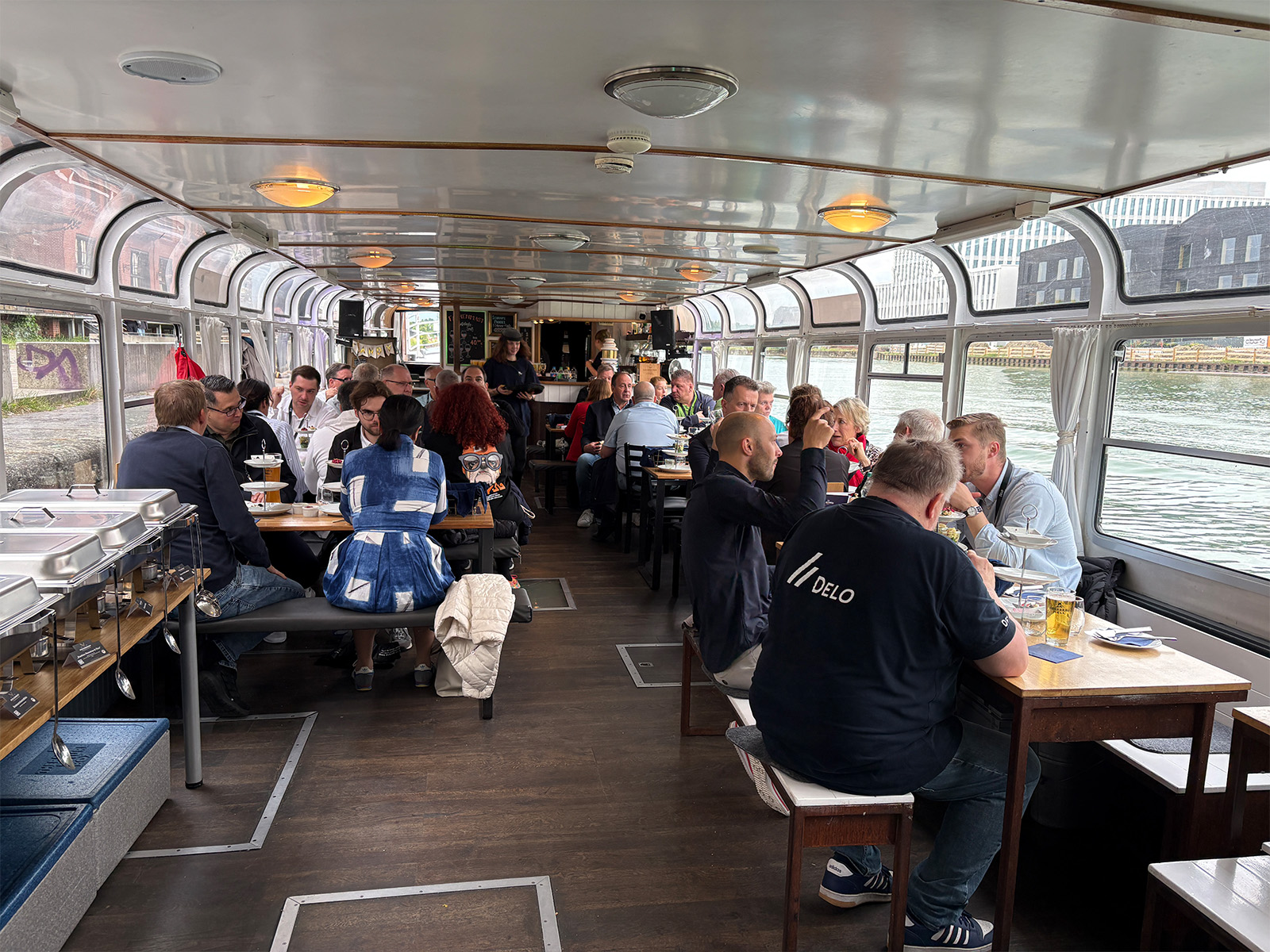 Innenraum, Boot, Gastronomie, Tische, Glasbier