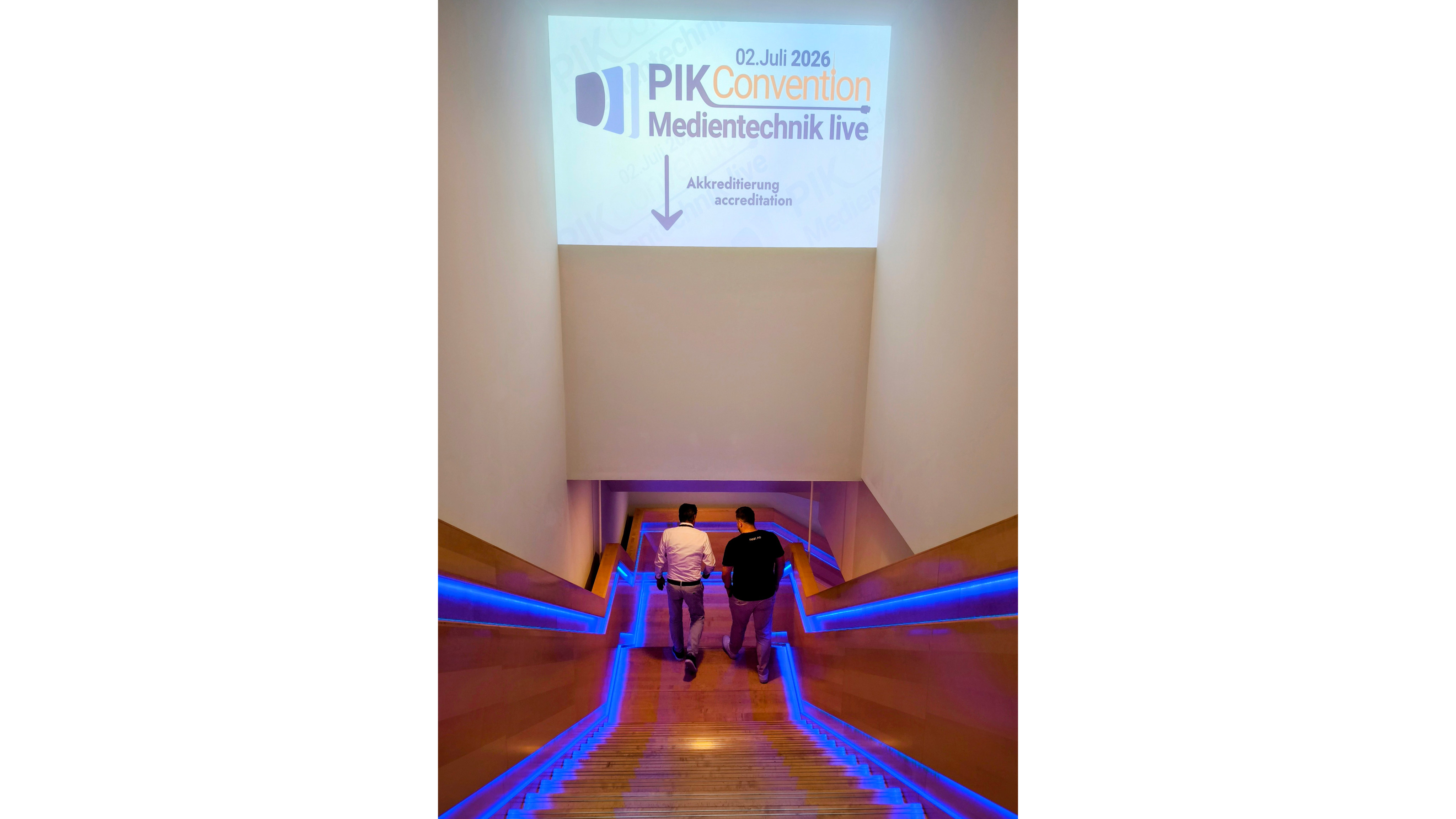 Rolltreppe, blaues Licht, innenraum, Stufen, Personen