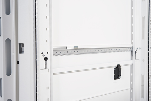 APC NetShelter SX 42U 600mm Wide x 1070mm Deep Enclosure with Sides White APC NetShelter SX 42U 600mm Wide x 1070mm Deep Enclosure with Sides White