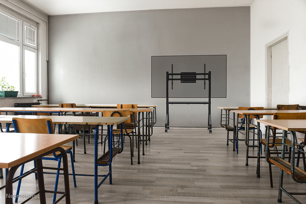 Klassenzimmer, Schreibtische, Stuhl, Blackboard, Gewichtsstativ