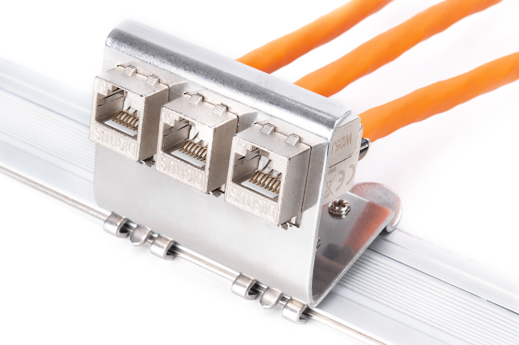 DIGITUS AN-25183, DIN-Rail Adapter für 3x Keystone Module Metall Version Elektronik, Hardware, Kabel