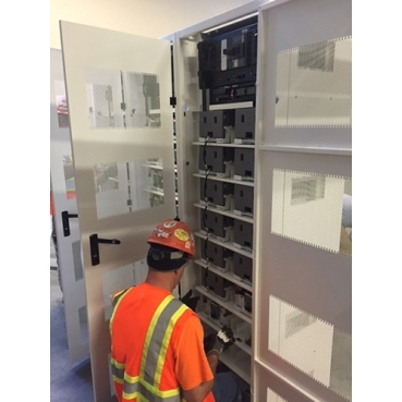 APC (1) Additional Contract PM Visit 5X8 for (1) Galaxy VS 30kW UPS Schutzhelm, Helm, Person, Arbeiter, Mann