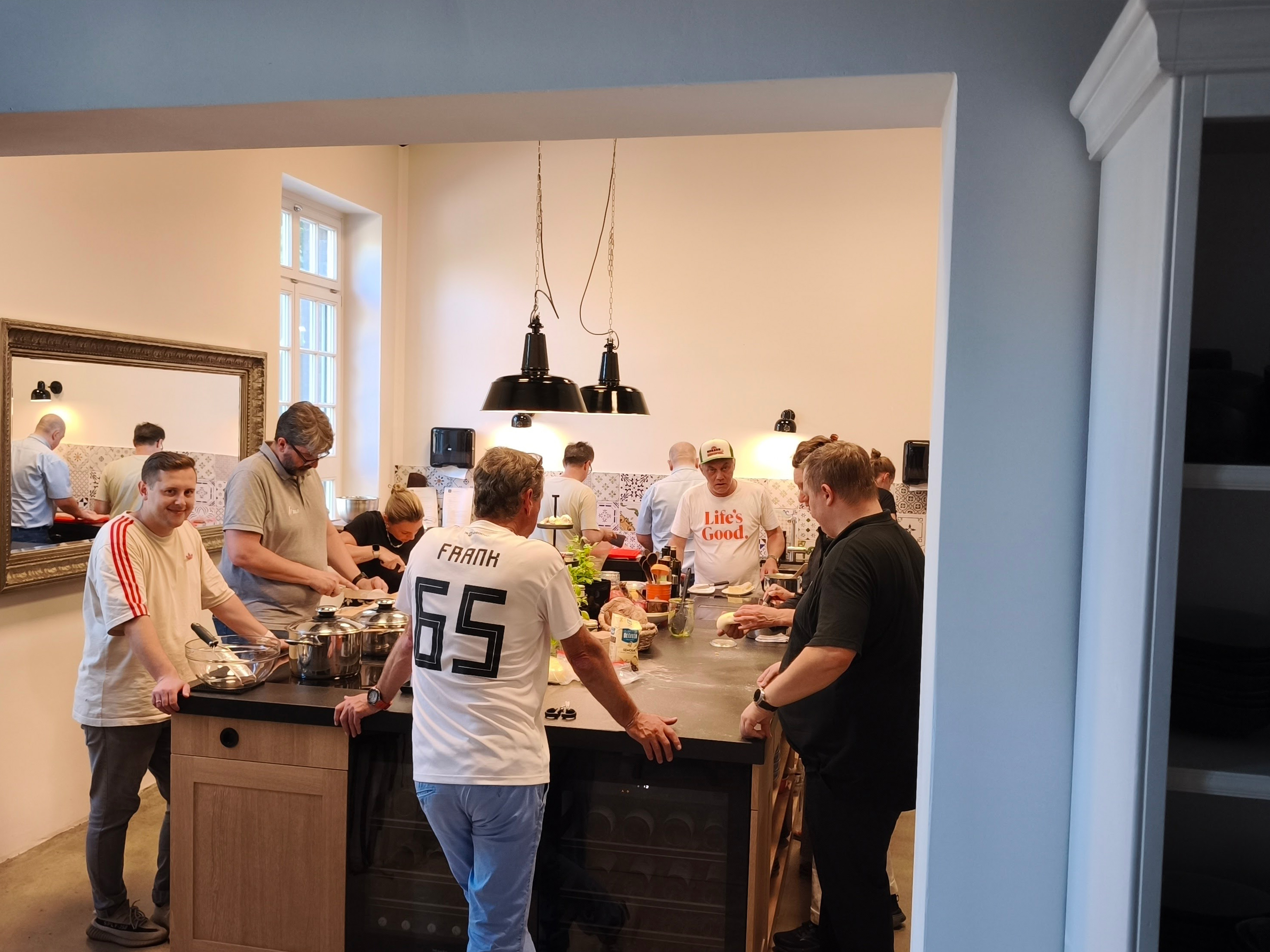 Küche, Kochgruppe, Küchenarbeitsbereich, Personen, Lebensmittelbereitstellung