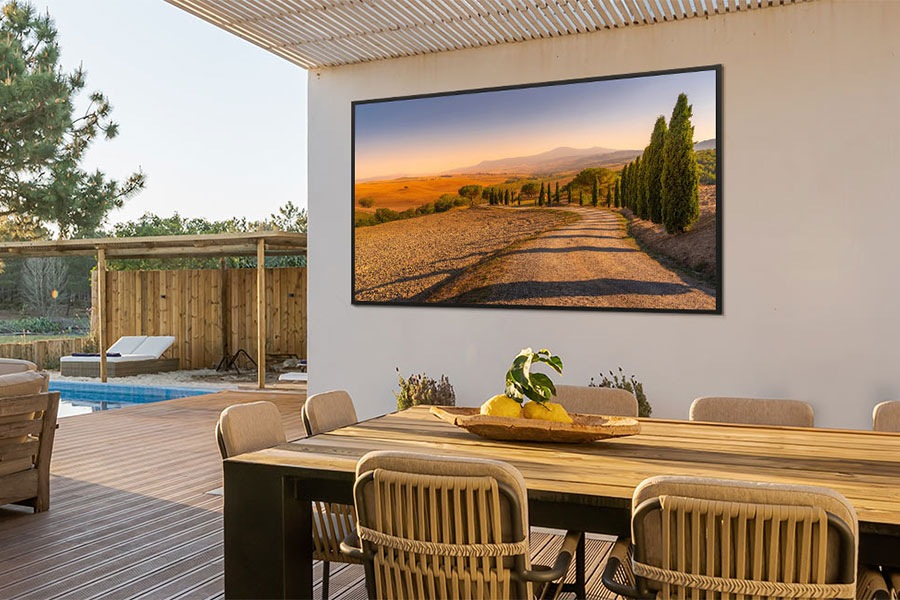 Samsung TV GQ75LST7D  75" Terrace-TV  (2025´er Modell) Drinnen, Innenarchitektur, Esstisch, Tisch, Esszimmer