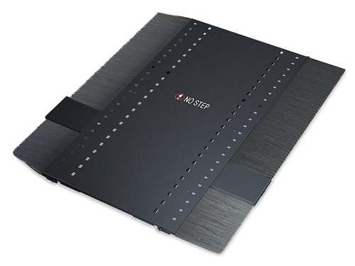 APC NetShelter SX Netzwerkgehäuse mit schwarzen Seitenteilen