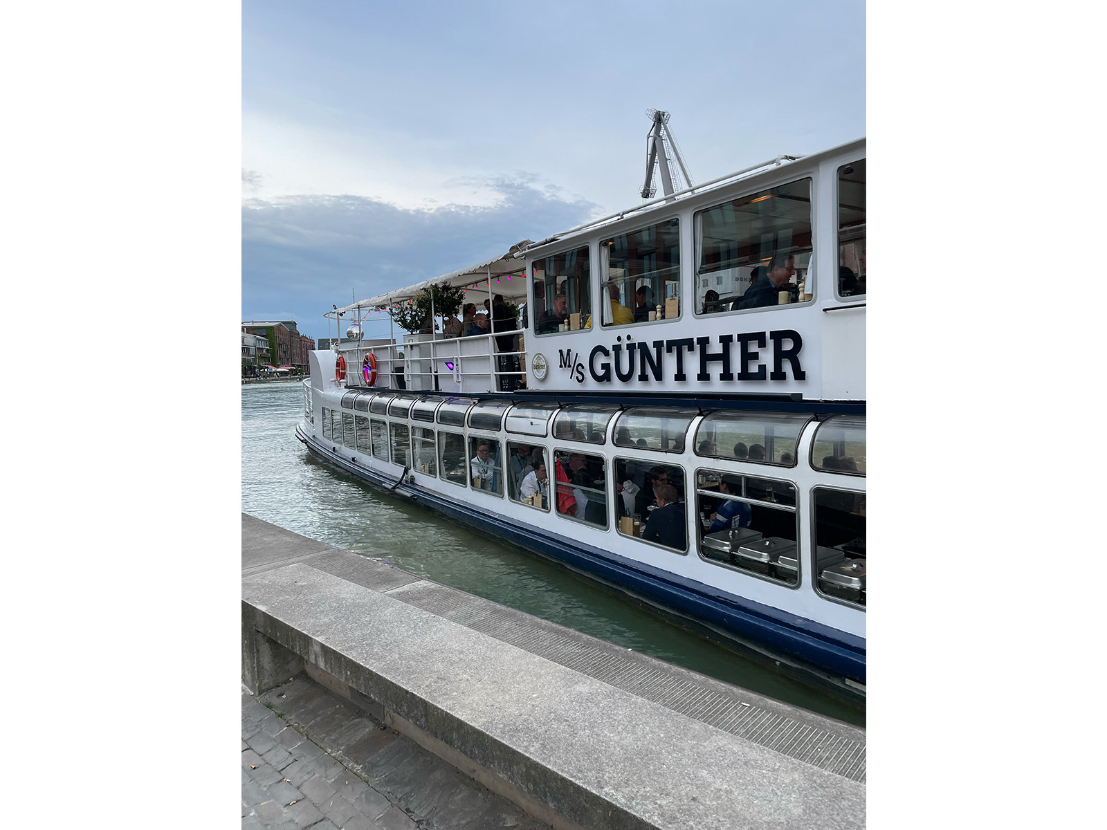 Bootsstil, Ausflugsboot, Mehrstockboot, Weiße Boot, Fensterfronten