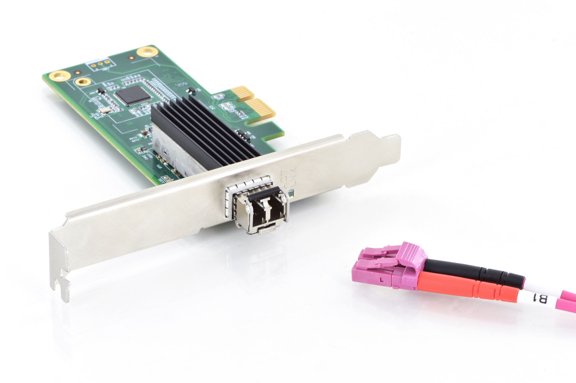 PCIe-Adapter, Kühlkörper, PCIe-Karte, SATA-Anschluss, Kabelanschluss
