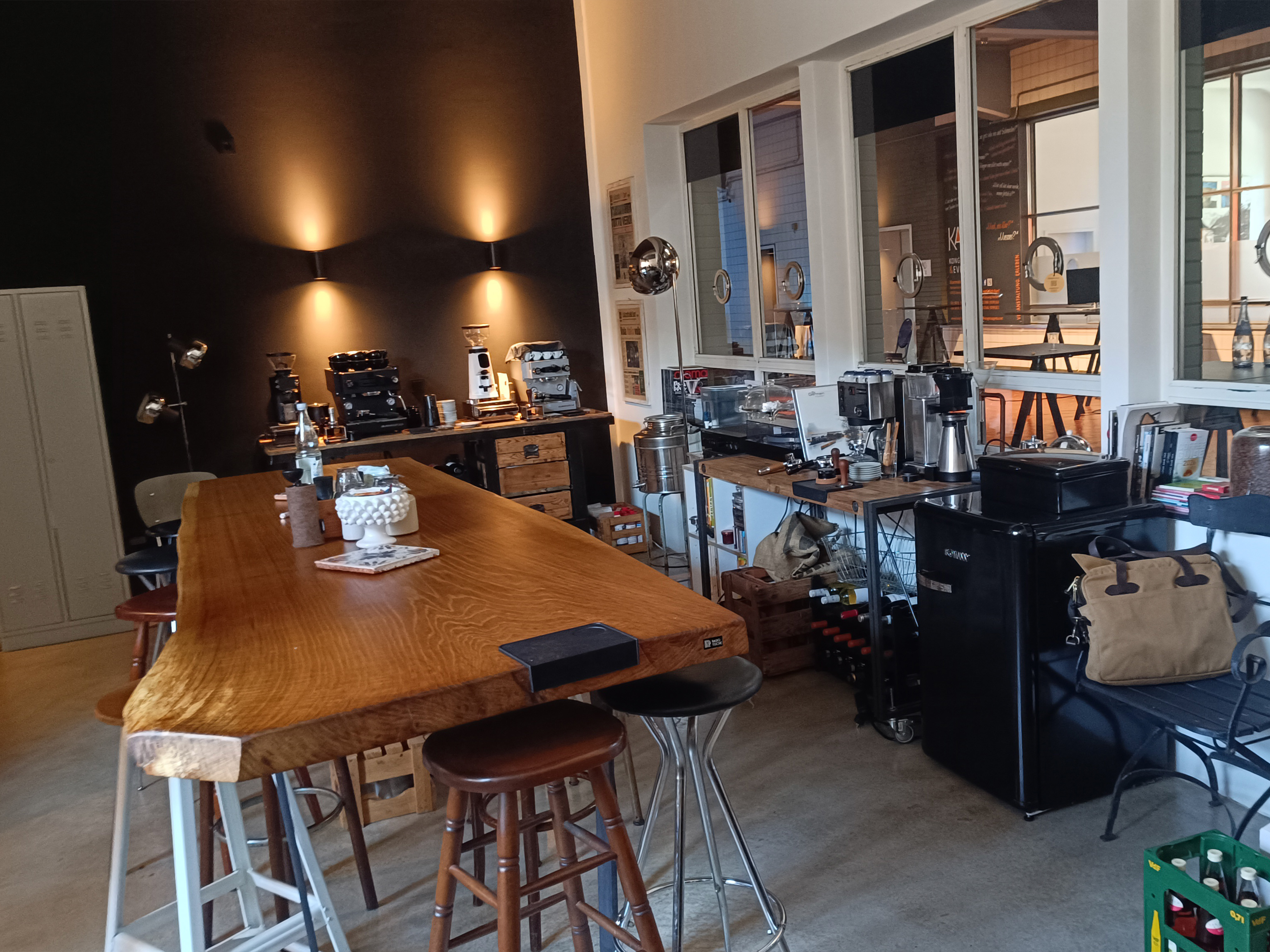 Kaffeebar, Küche, Bar-Arbeitsstation, Maschine, Holztisch