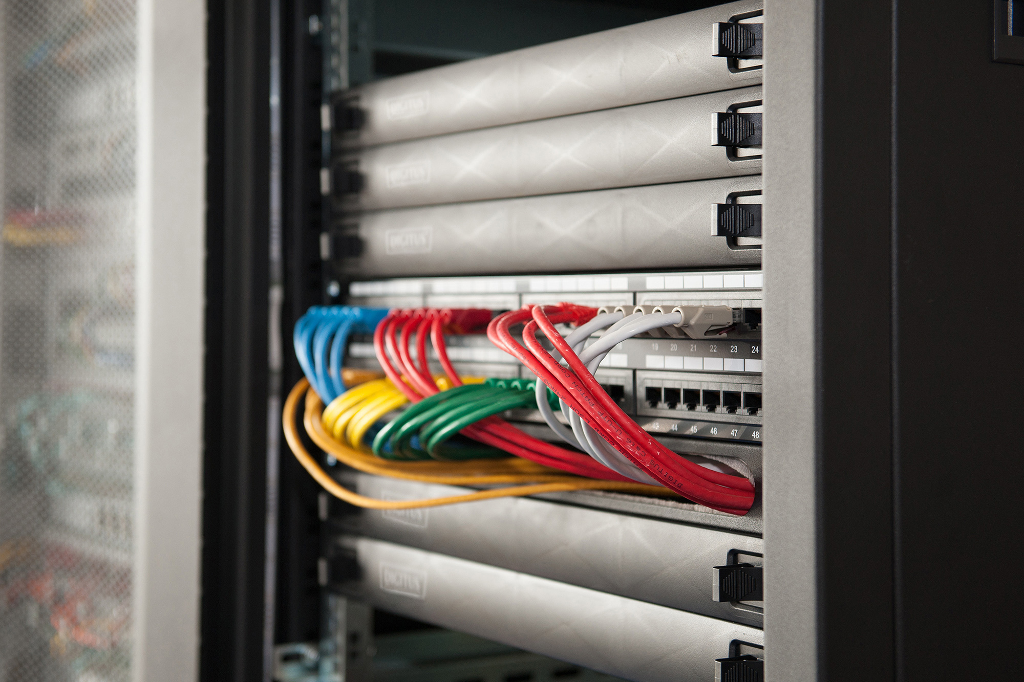 Serverracks, Netzkabel, Patch-Panels, Rackmount, Data-Center