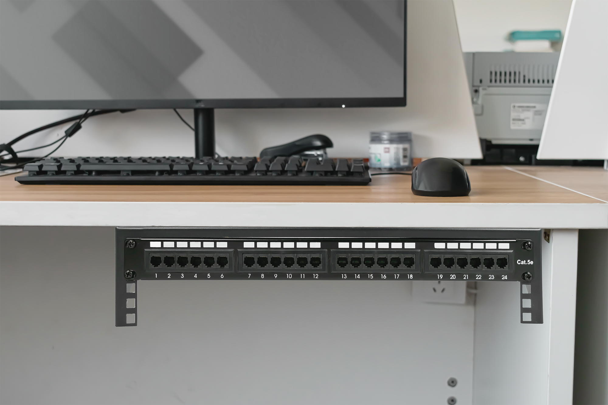 Computer, Tastatur, Maus, Datenrack, Netzwerk-Hardware