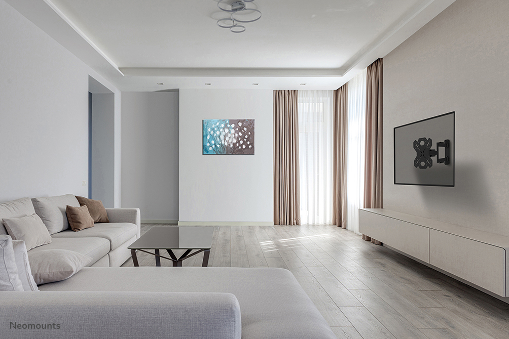 Wohnzimmer, Sofa, Kunst an der Wand, TV-Schrank, Große Fenster