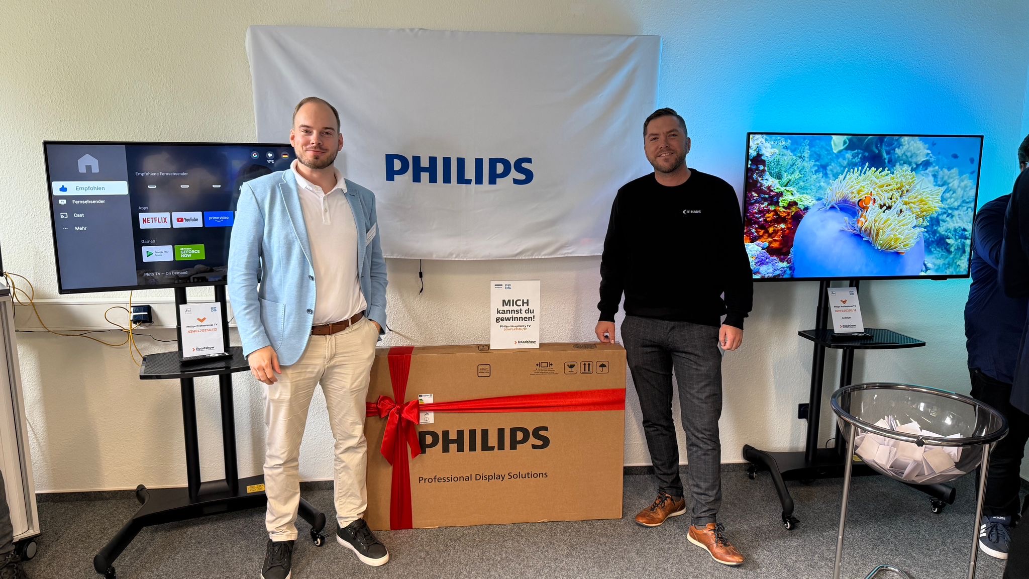 Tabelle, Schreibtisch, Bildschirm, Computer-Hardware, Überwachen