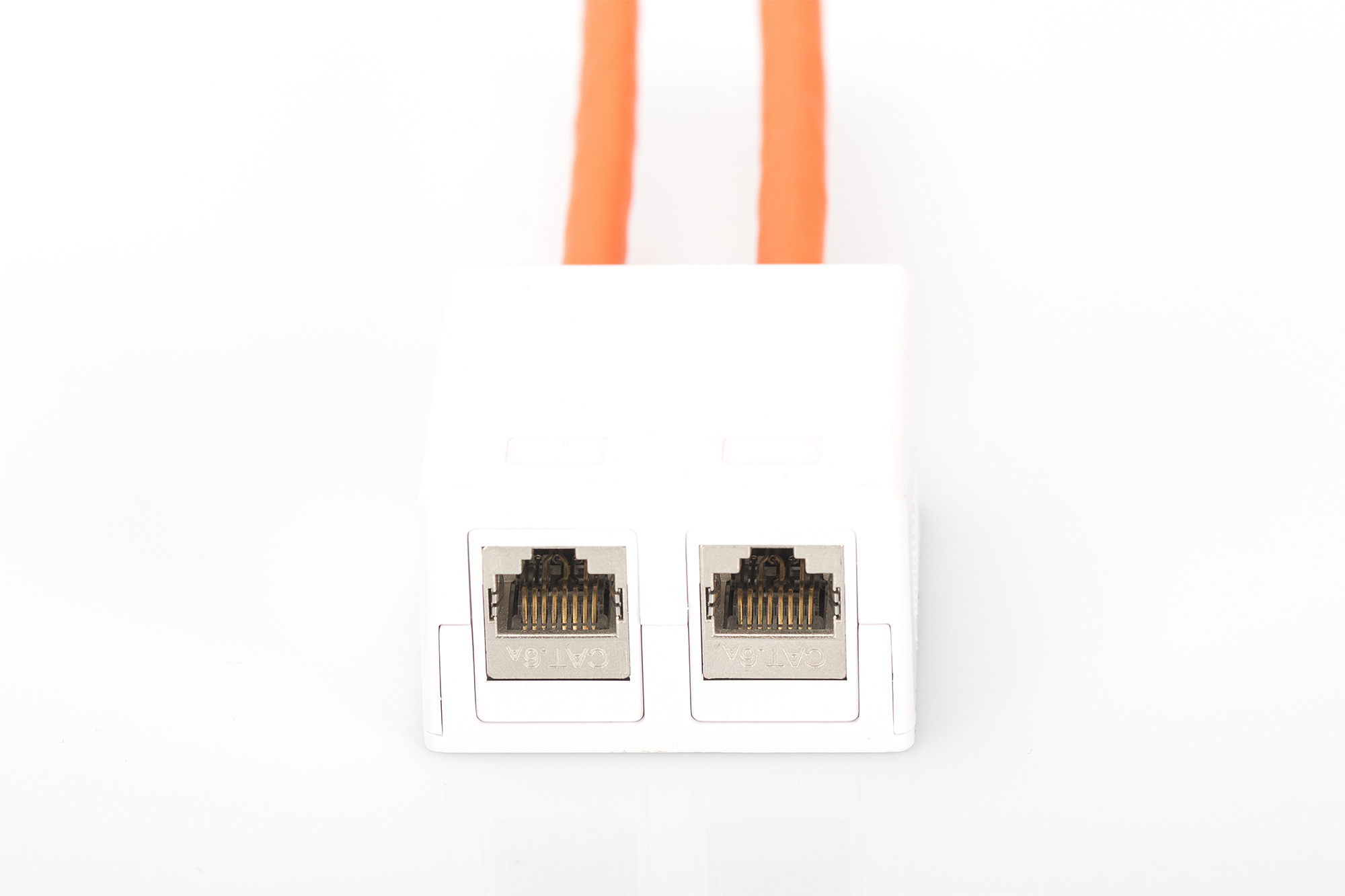 ethernet switch,  Netzwerkgerät,  RJ45 Ports,  weißes Gehäuse,  orange Kabel
