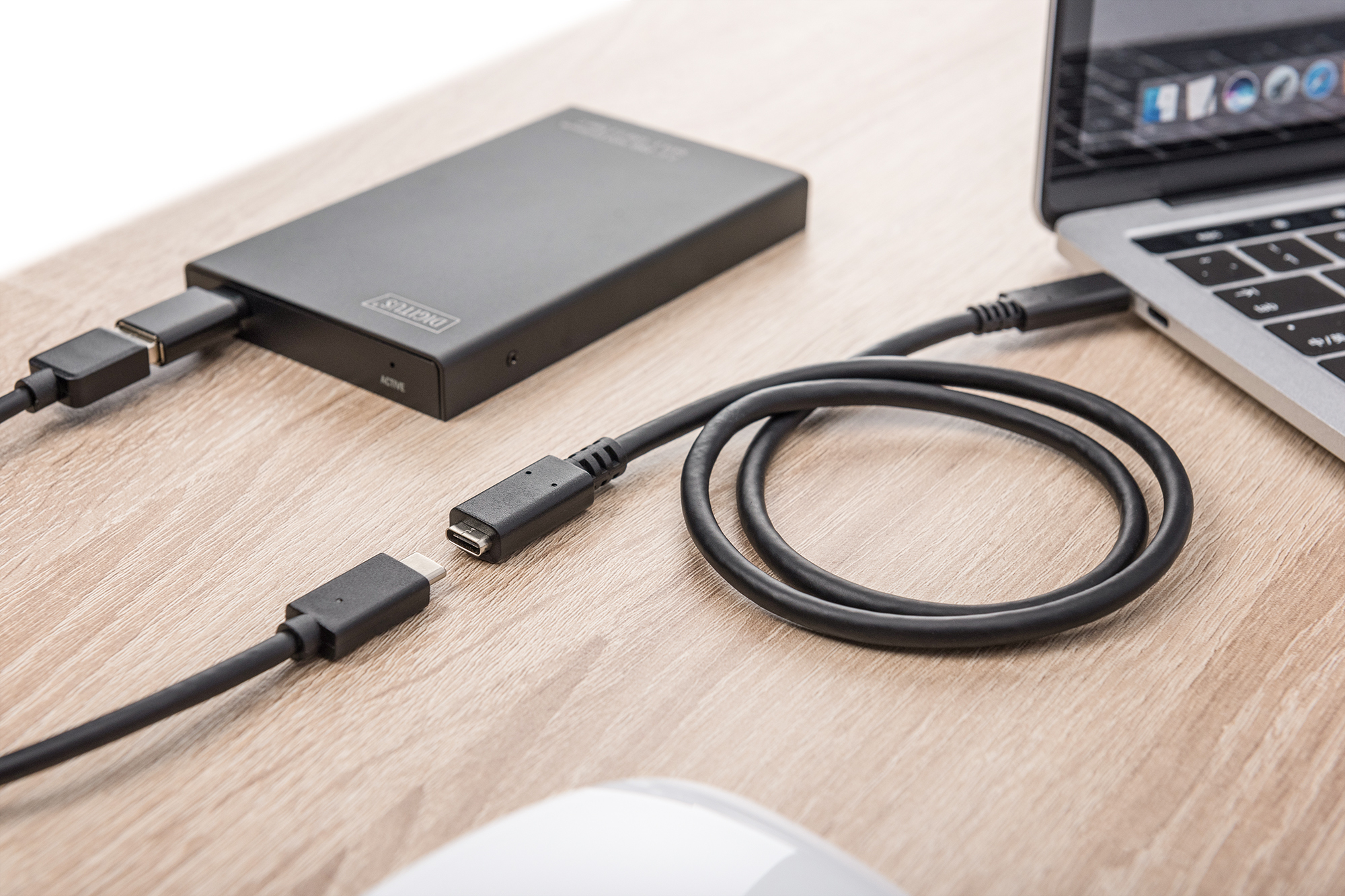 Externe Festplatte, USB-C Kabel, Laptop-Adapter, SSD-Gehäuse, Elektronikzubehör
