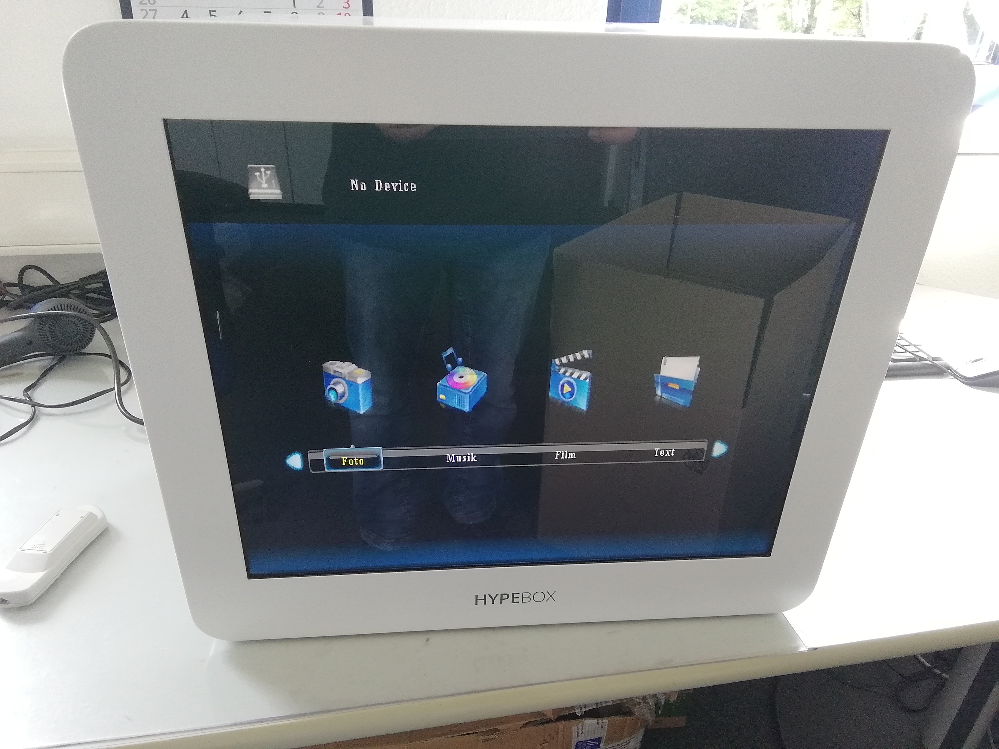 HYPEBOX 19“ Transparentes Display