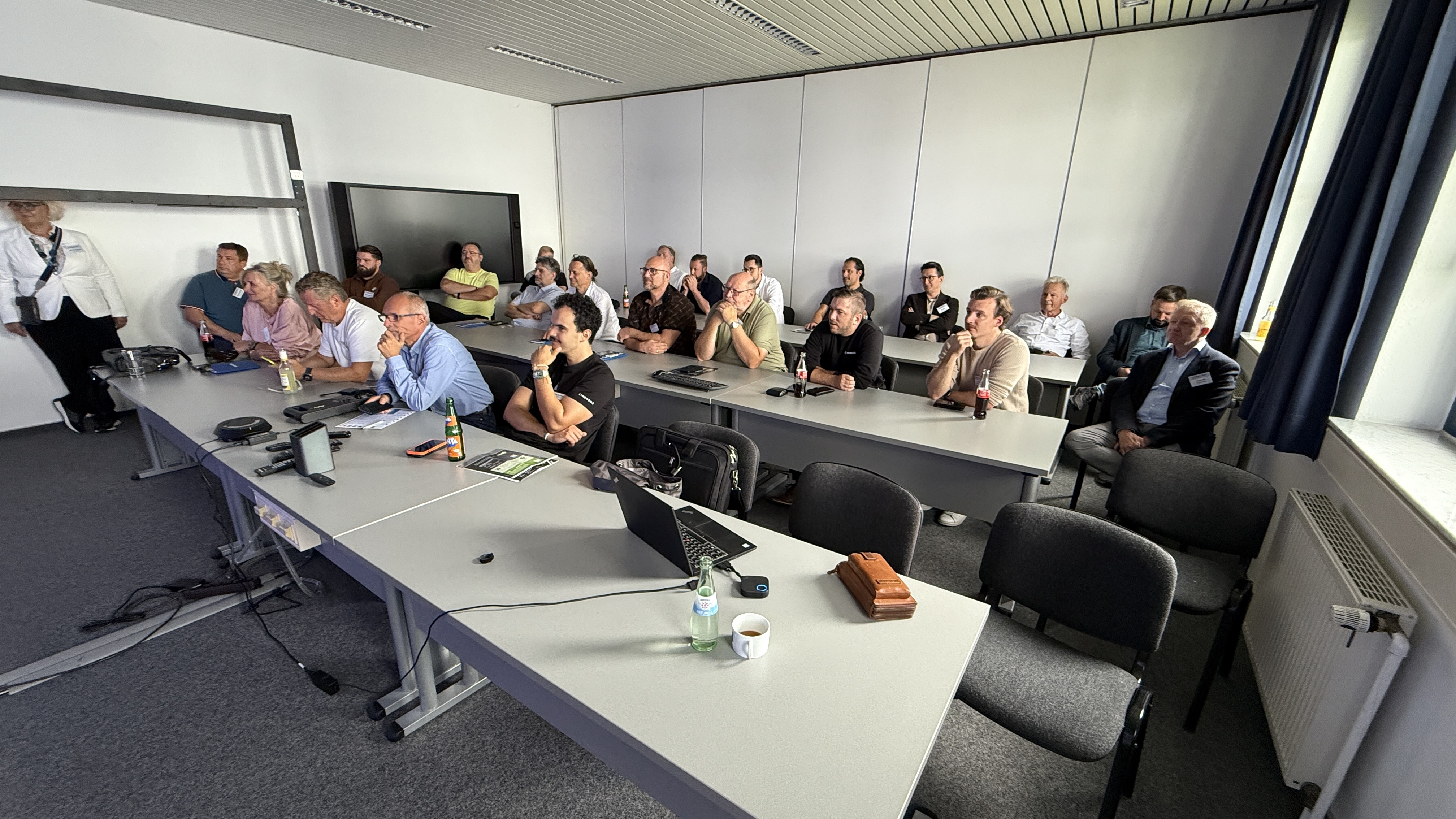 Leute, Person, Menschenmenge, Erwachsener, Mann