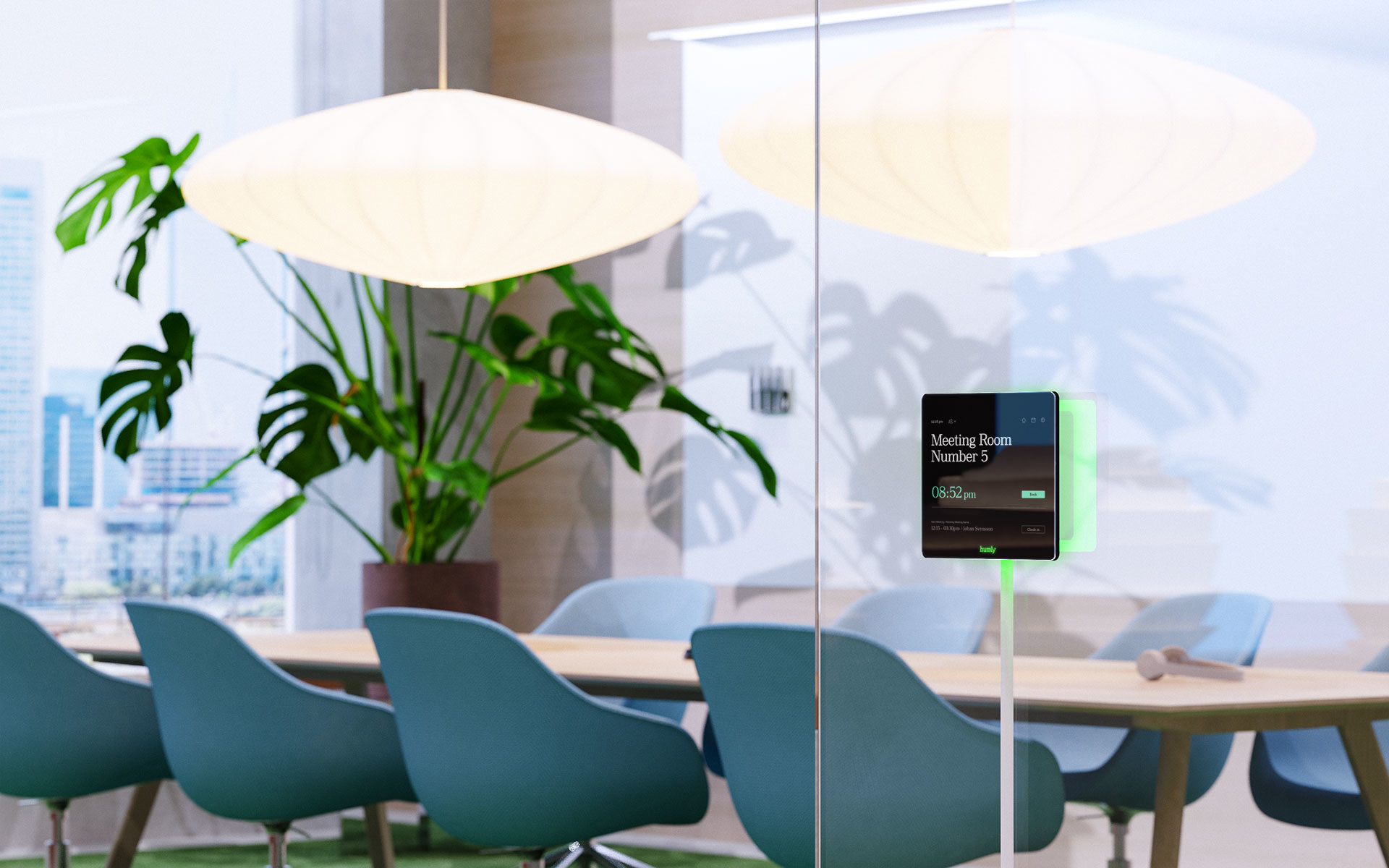 Meeting room, Digital Sign, Tablet, Grüne Lampe, Bürostühle