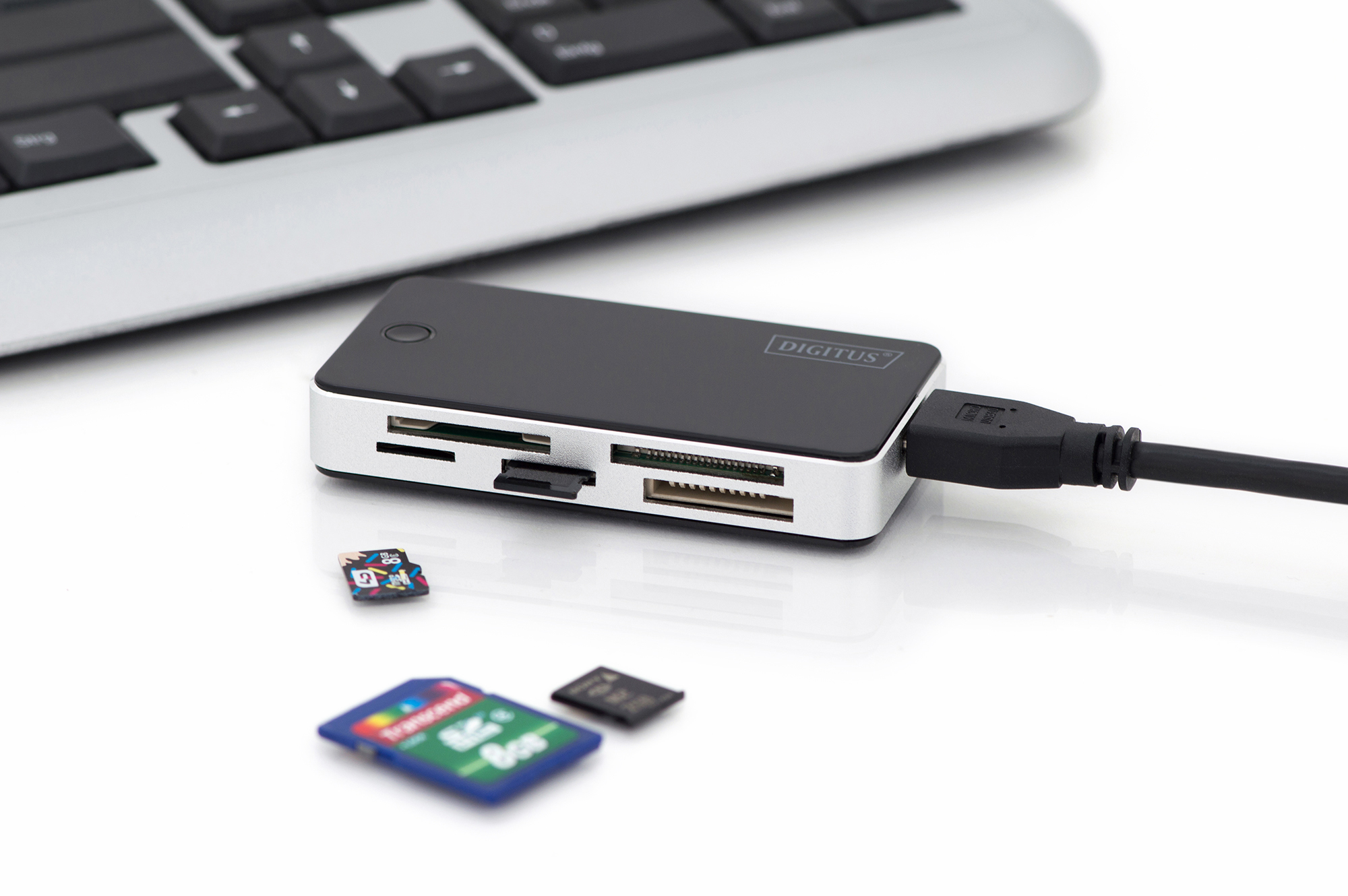 USB-C-Hub, HDMI-Anschluss, SD-Kartenleser, microSD-Slot, Aluminium-Gehäuse