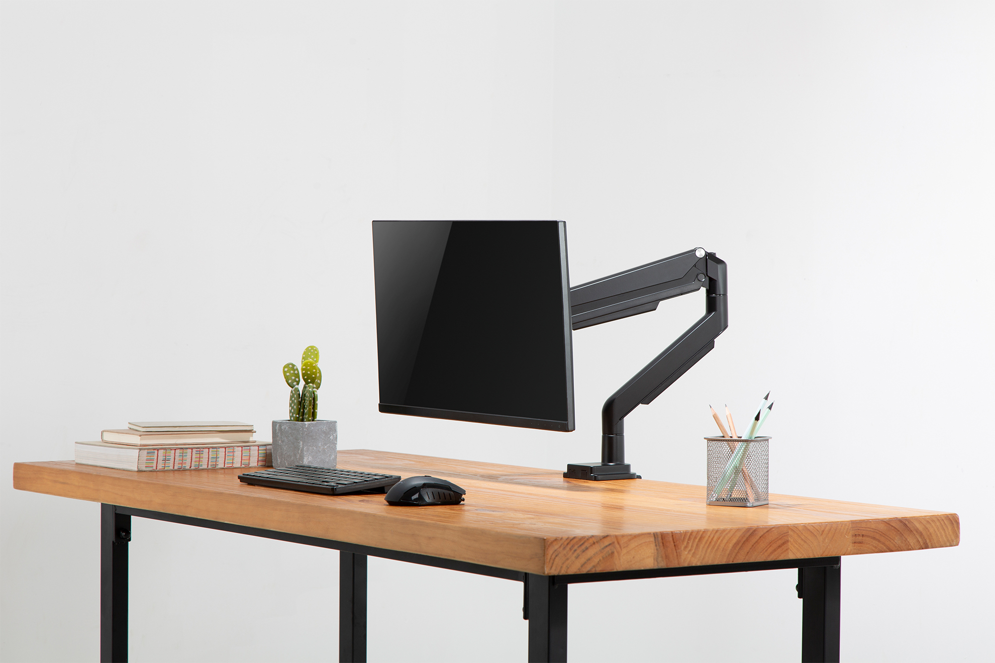 monitor, desk-setup, ergonomischer-arm, schwarzer-monitor, Holzschreibtisch