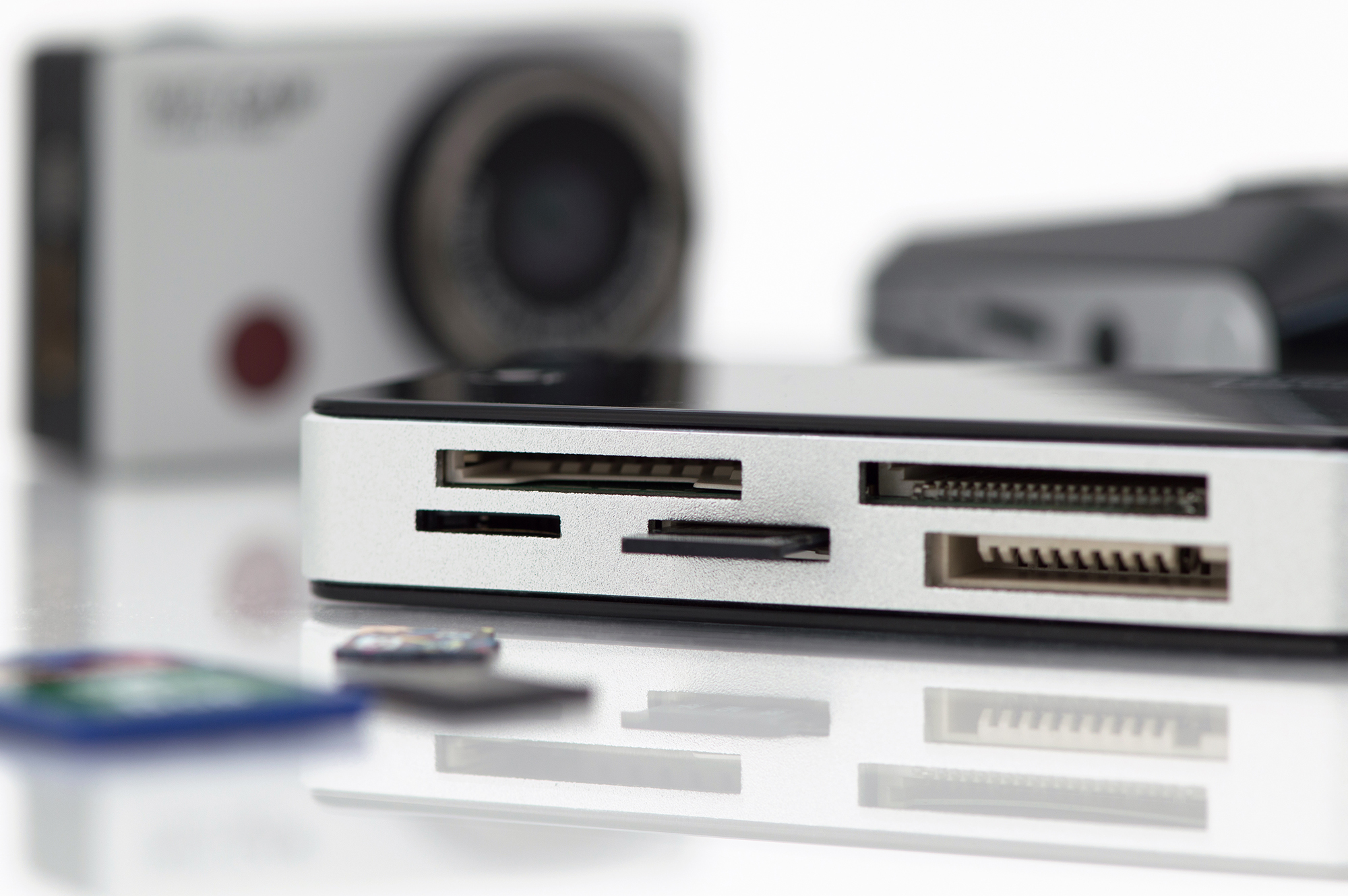 MacBook, Laptop dock, USB ports, Aluminum chassis, Card slot