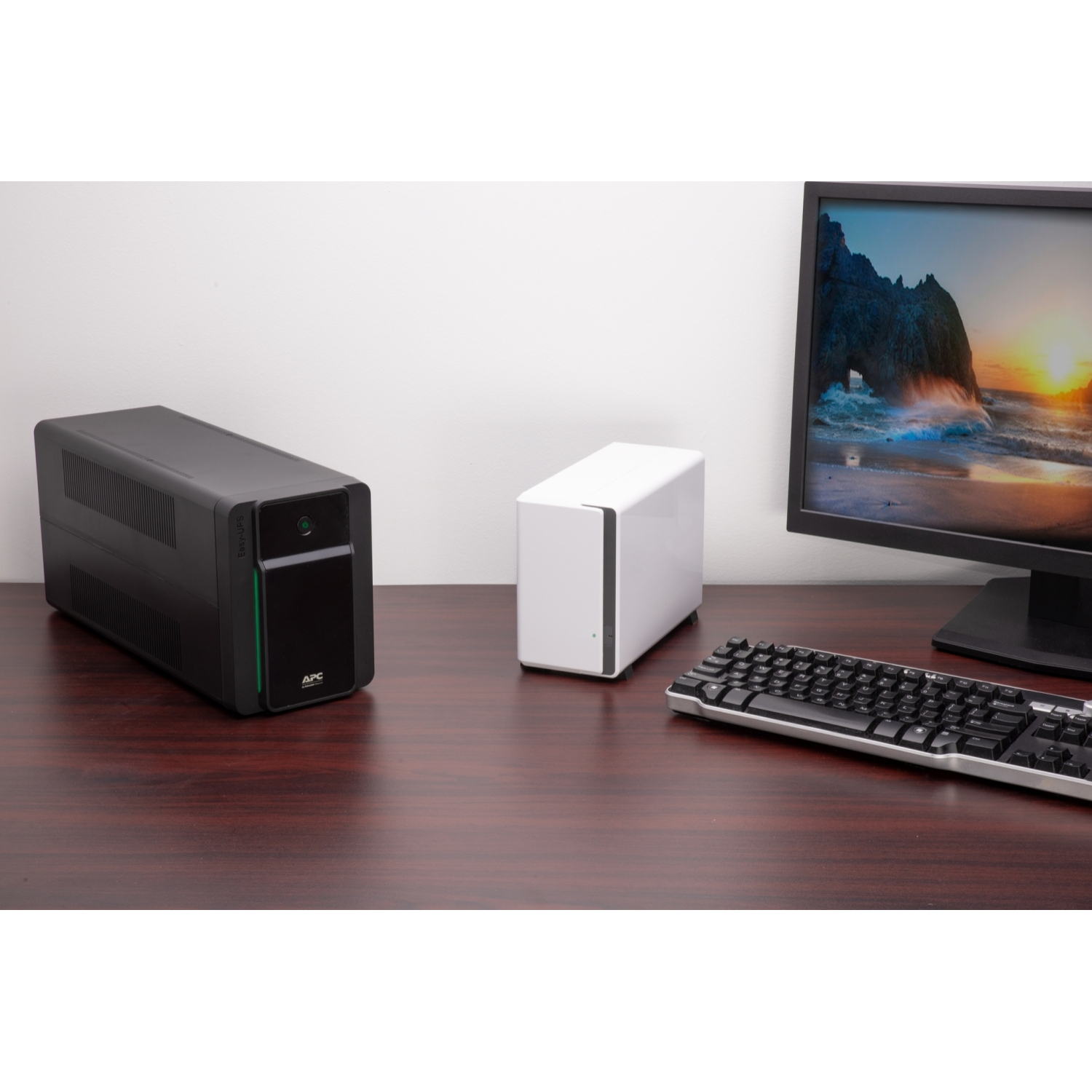 Desktop-Computer, Externe Festplatte, Weises Gerät, Monitor, Tastatur