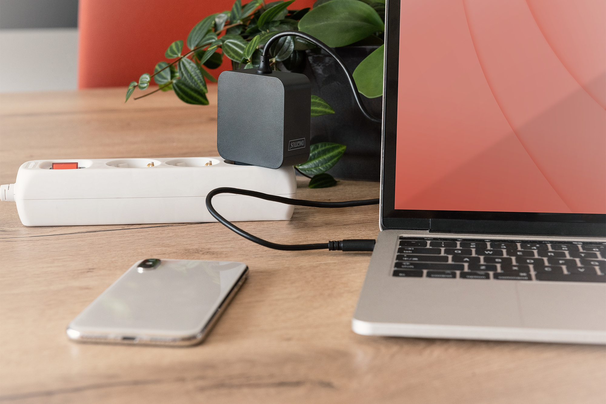 USB-C-Hub, Laptop-Adapter, Netzteil, Kabel-Adapter, Untertisch-Platzierung