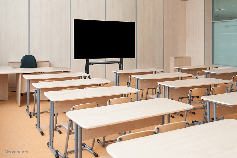 Neomounts-FL50-525BL1_lifestyle03 Leute, Schule, Klassenzimmer, Drinnen, Stuhl