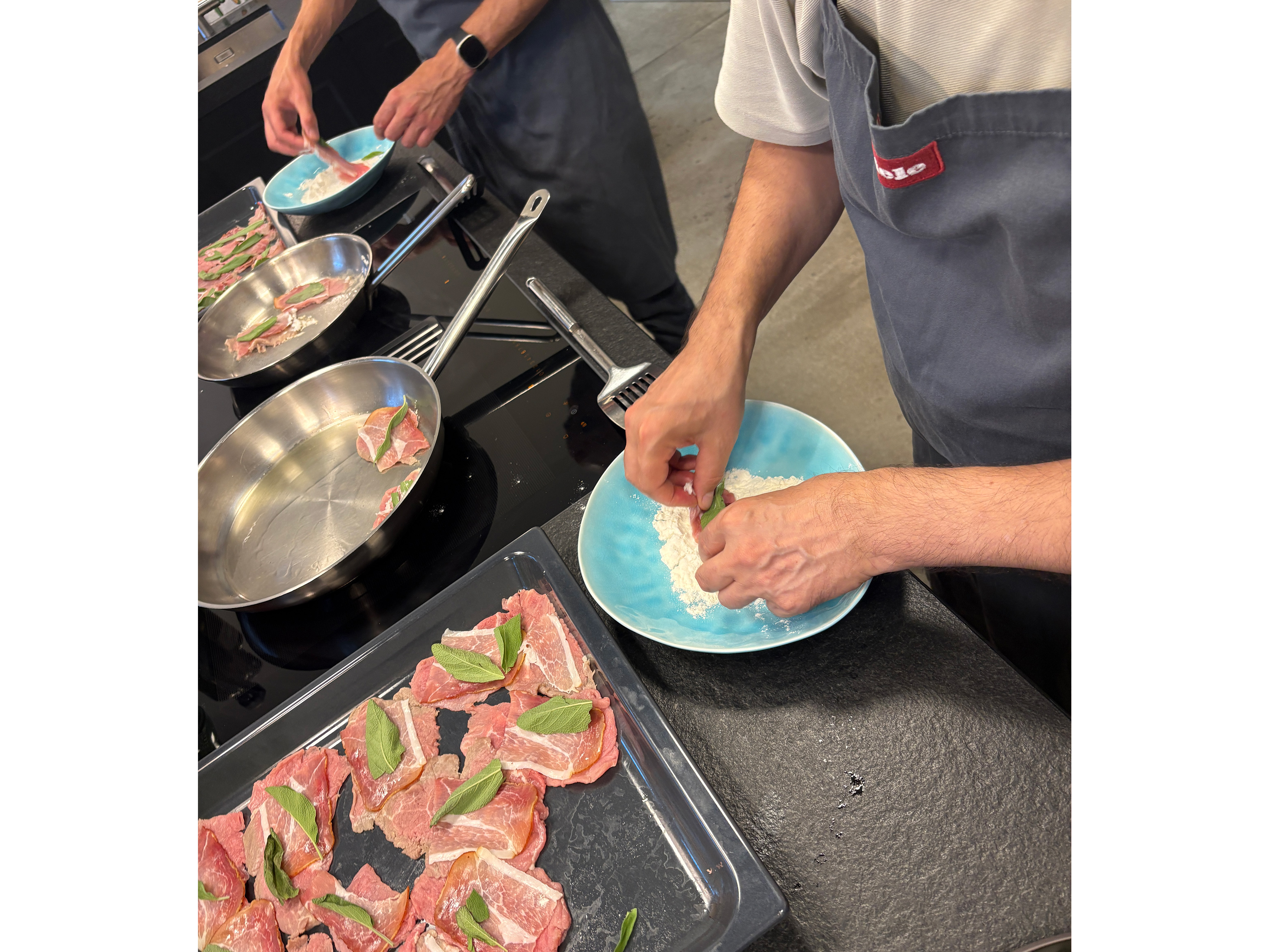 Schweinefleisch, Schweinekoteletts, Kräuter, Semmelbrösel, Pfannenbraten