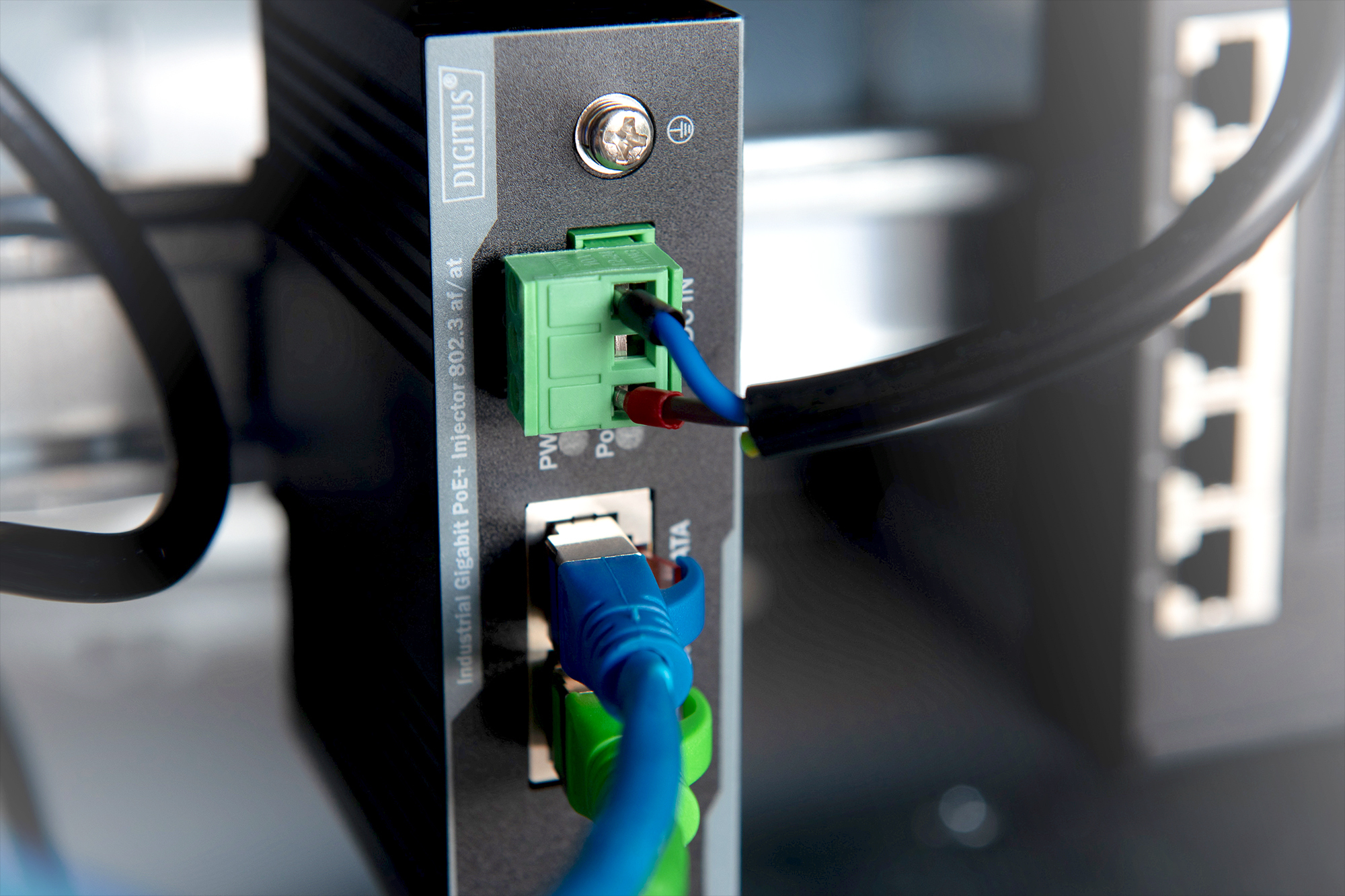 Industrie, PoE, Steckverbindung, grüner Anschluss, blaues Kabel