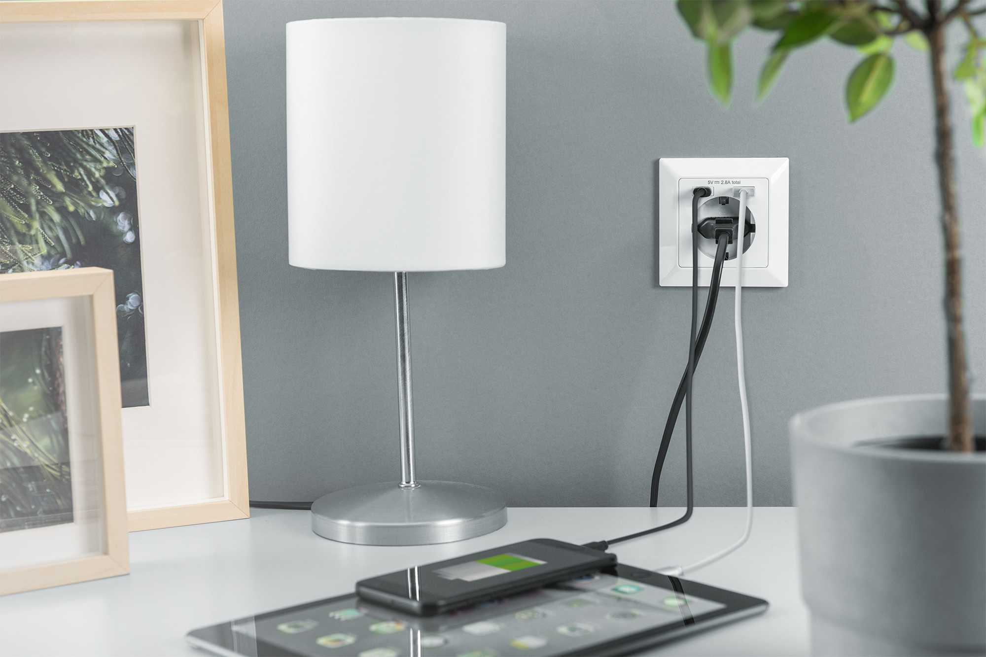 DIGITUS DA-70615 Sicherheits-Steckdose für Unterputzmontage mit 1 x USB Type-C™,  1 x USB A