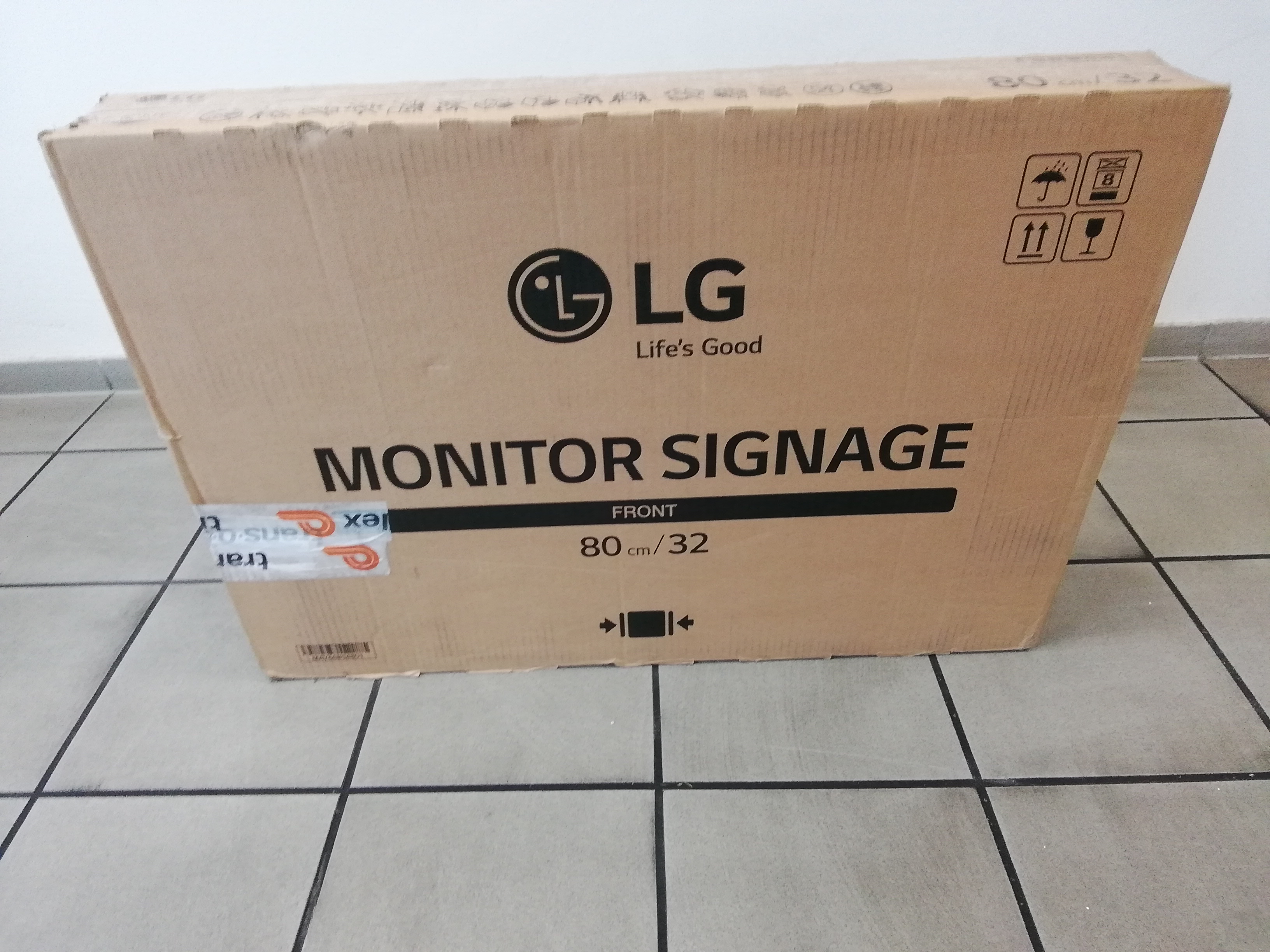 LG Prof. Display 32SL5B-B*