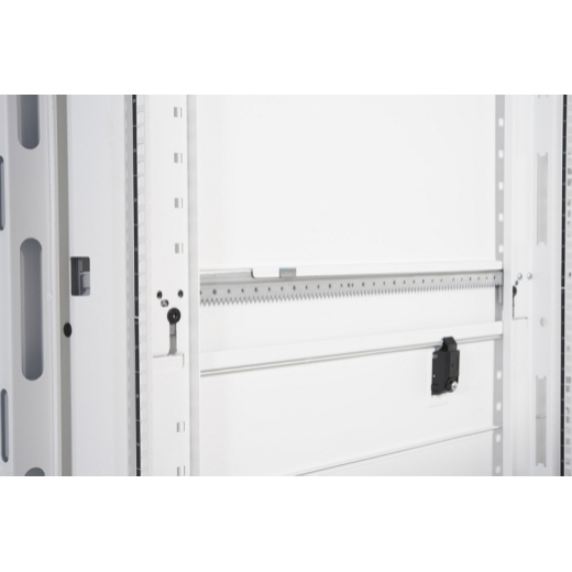 APC AR3107W - NetShelter SX 48U 600mm Wide x 1070mm Deep Enclosure mit Sides SE White