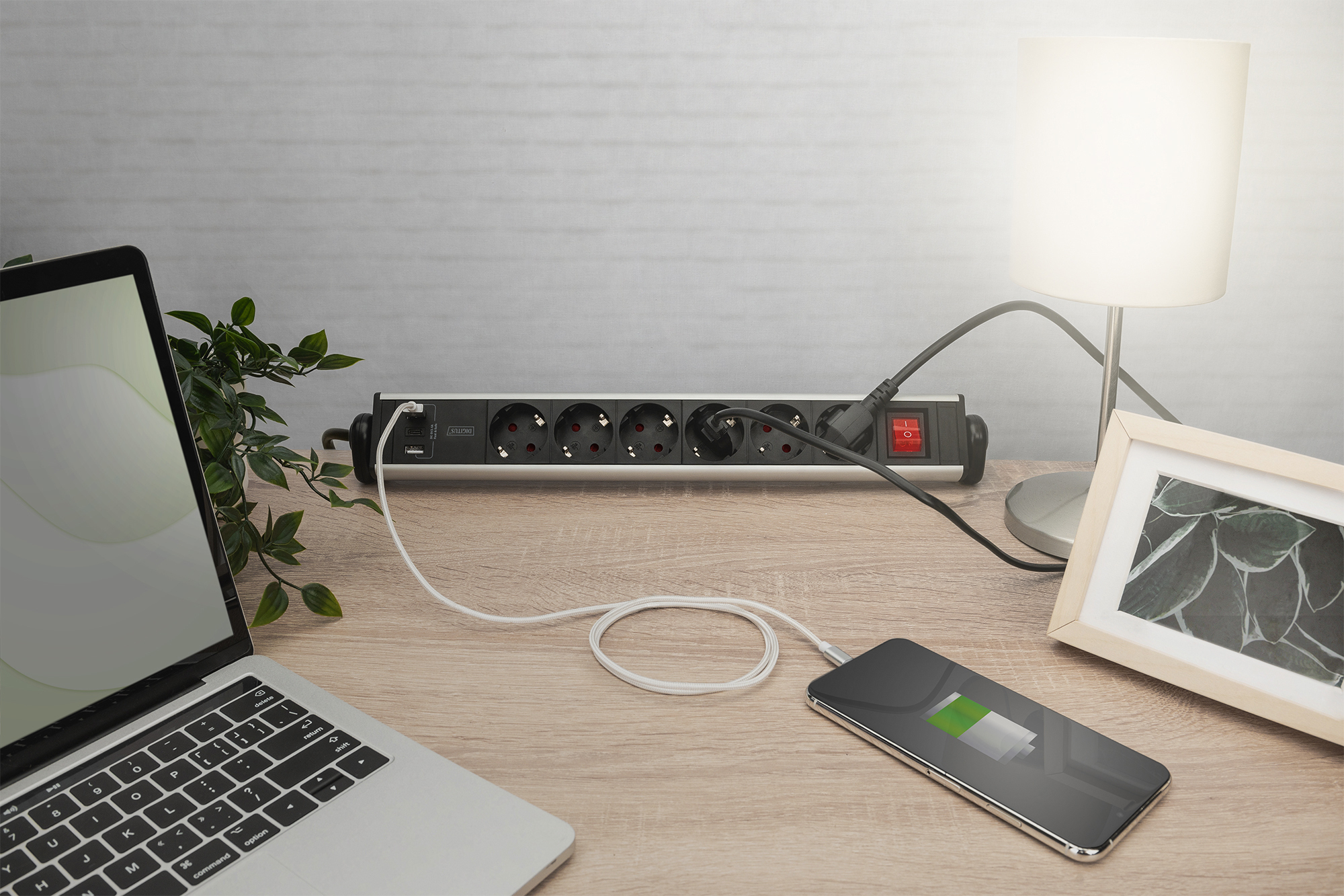 DIGITUS DA-70624 6-fach Office-Steckdosenleiste mit 3x USB-Anschlüssen