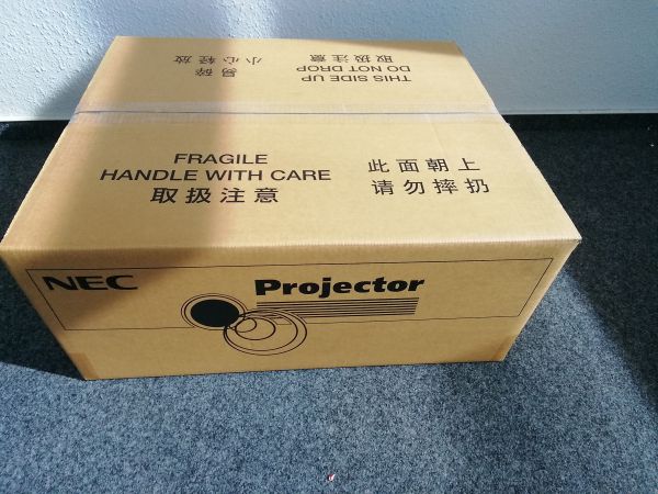 NEC Projektor UM351W Ultra-Short-Throw