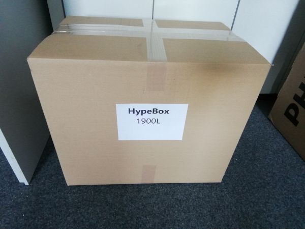HYPEBOX 19“ Transparentes Display